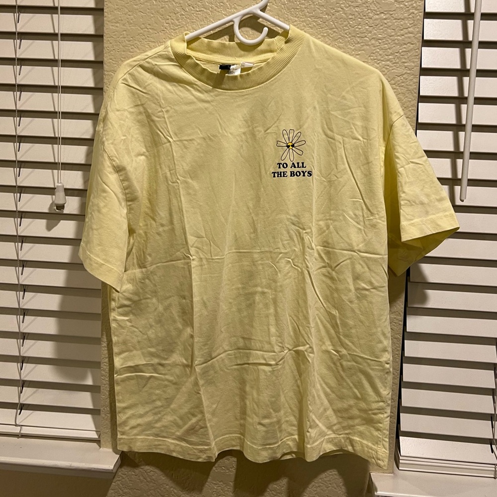 Cute yellow graphic tee shirt